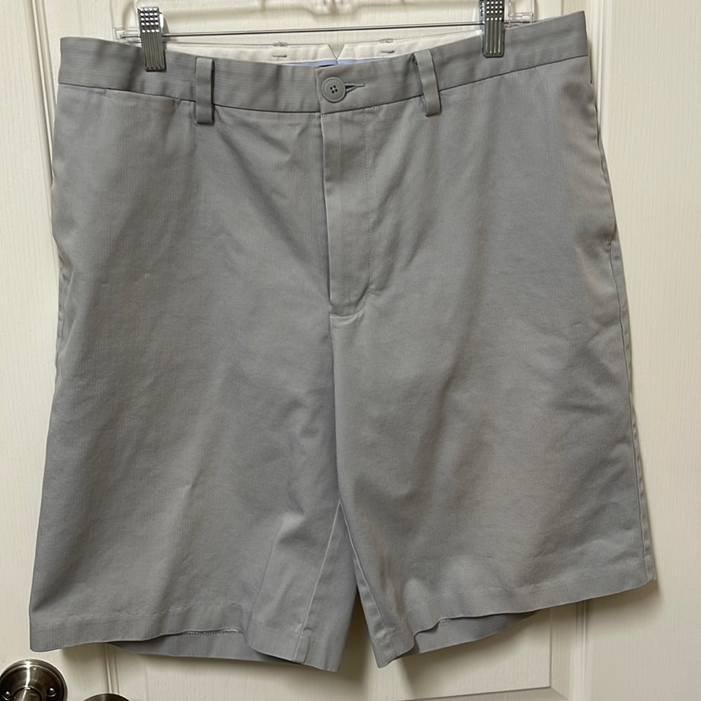 Ashworth  Mens golf shorts Size 36 waist.  Light gray